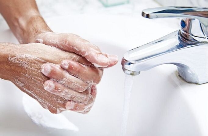 roku mazgāšana, lai novērstu parazītu invāziju
